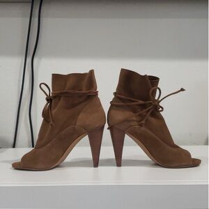 NEW Vince Camuto Avera Bootie in tan, Size 6.5